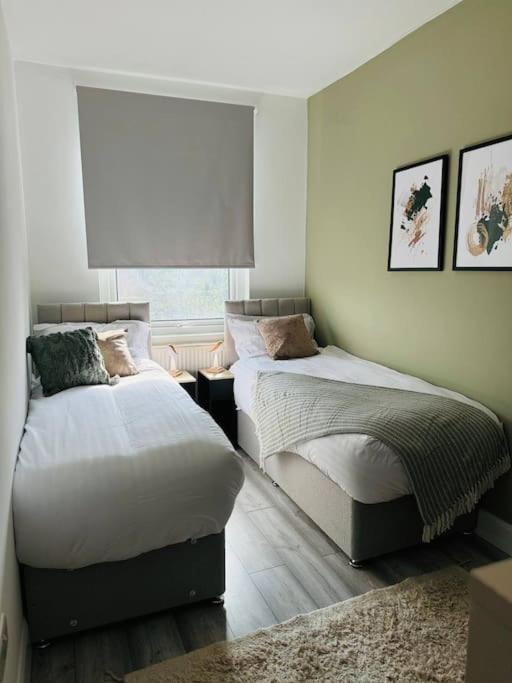 Stylish Two-Story London Retreat 아파트 외부 사진