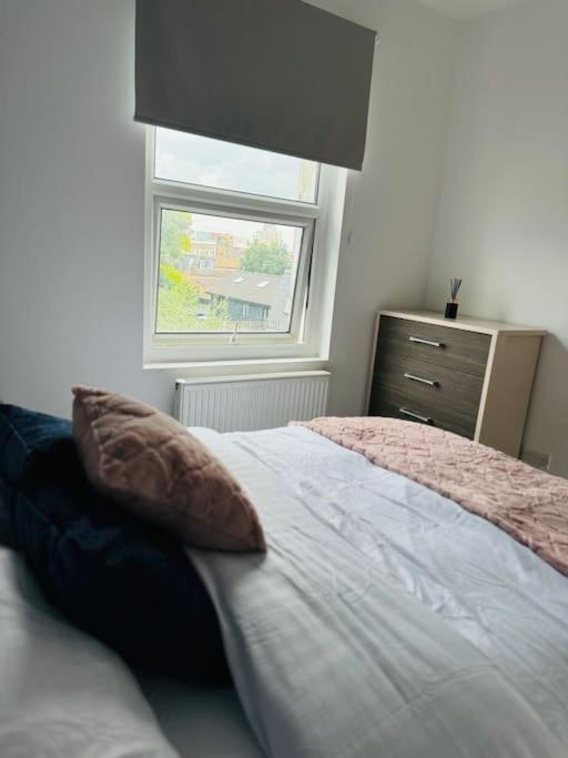 Stylish Two-Story London Retreat 아파트 외부 사진